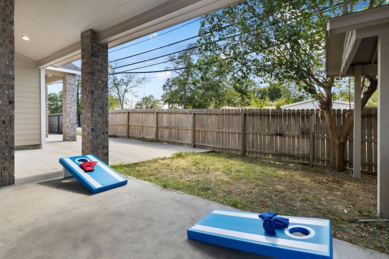 Modern 3 Bedroom With 85 Inch Tv Houston Exterior photo